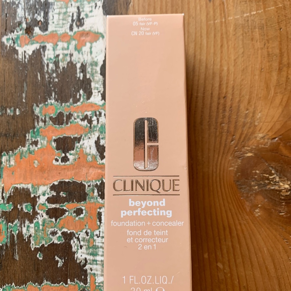 Clinique Beyond Perfecting - Picture 2 of 7